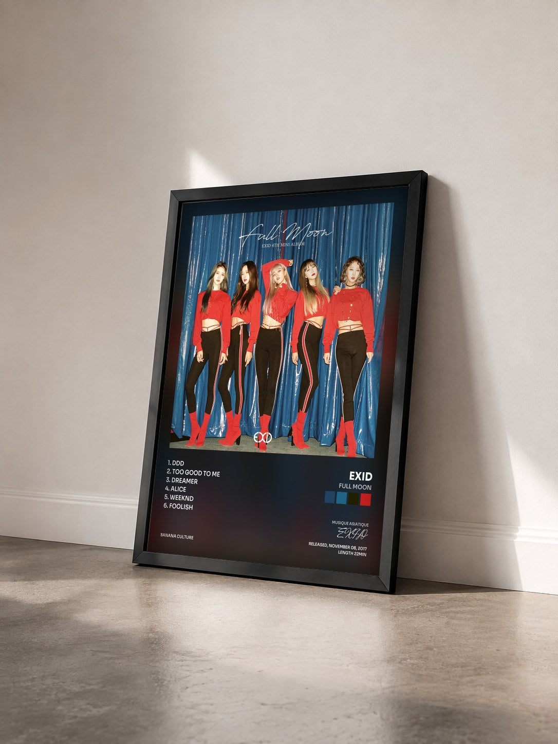 #noir Tableau de l'album Full Moon de EXID vu de trois quarts, cadre noir