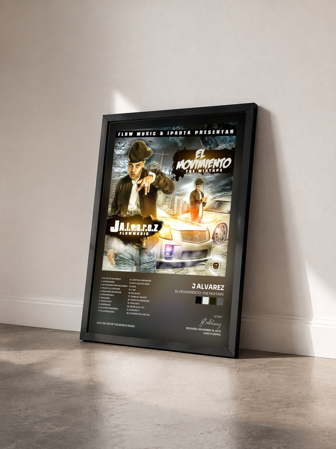 #noir Tableau de l'album El Movimiento: The Mixtape de J Alvarez vu de trois quarts, cadre noir