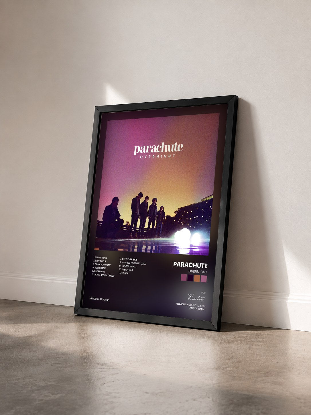 #noir Tableau de l'album Overnight de Parachute vu de trois quarts, cadre noir