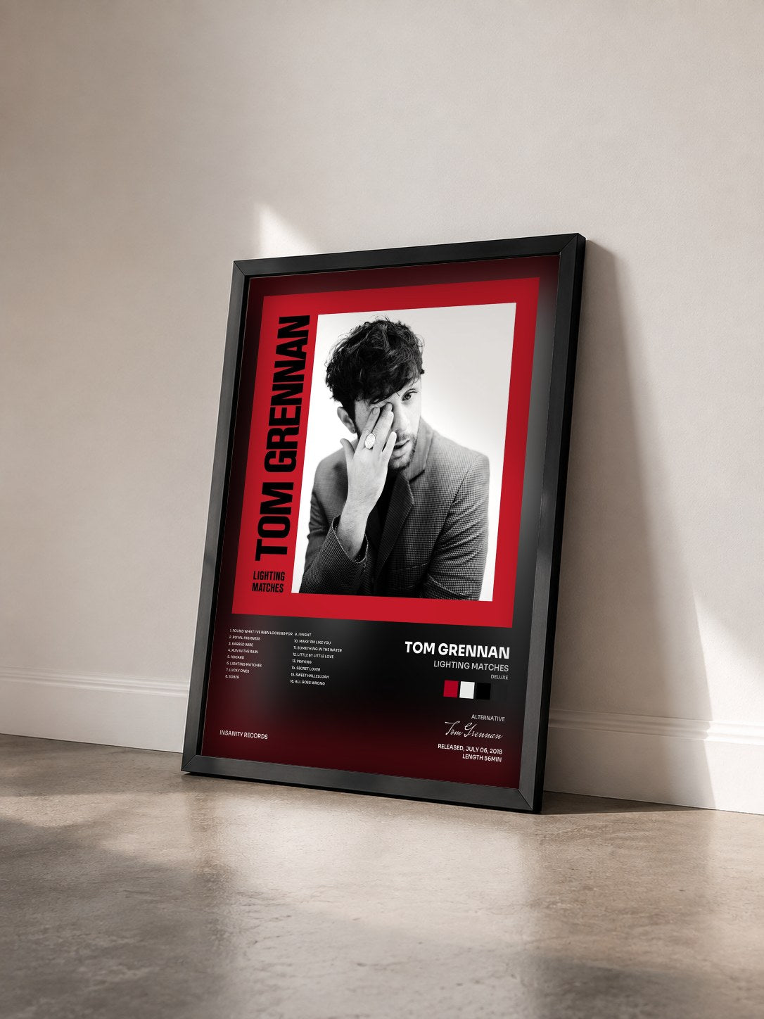#noir Tableau de l'album Lighting Matches (Deluxe) de Tom Grennan vu de trois quarts, cadre noir