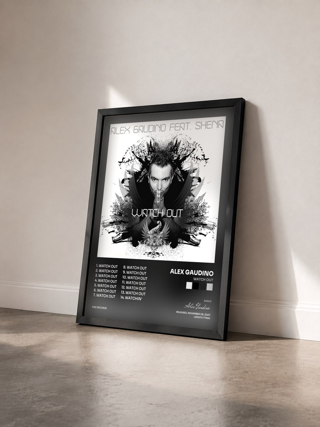 #noir Tableau de l'album Watch Out de Alex Gaudino vu de trois quarts, cadre noir