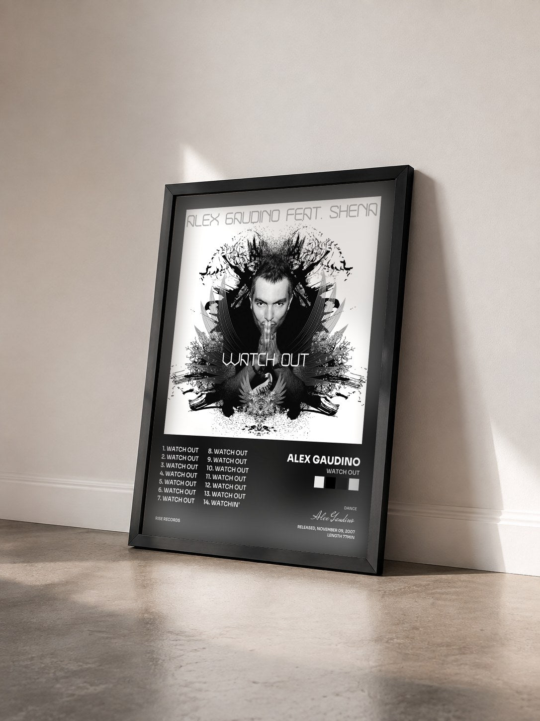 #noir Tableau de l'album Watch Out de Alex Gaudino vu de trois quarts, cadre noir