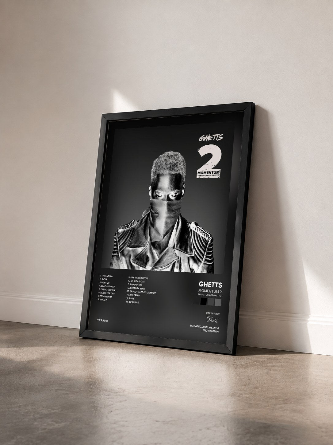 #noir Tableau de l'album Momentum 2 (The Return of Ghetto) de Ghetts vu de trois quarts, cadre noir