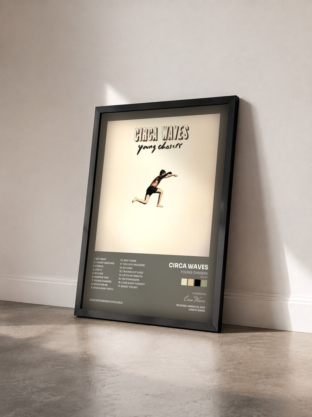 #noir Tableau de l'album Young Chasers (Deluxe) de Circa Waves vu de trois quarts, cadre noir