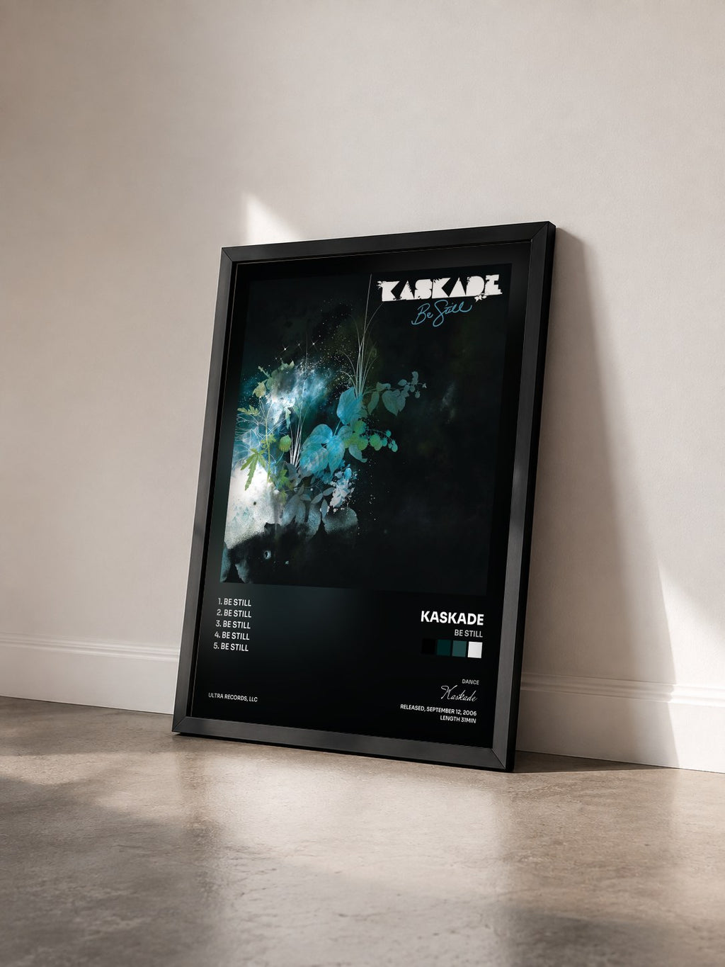 #noir Tableau de l'album Be Still de Kaskade vu de trois quarts, cadre noir