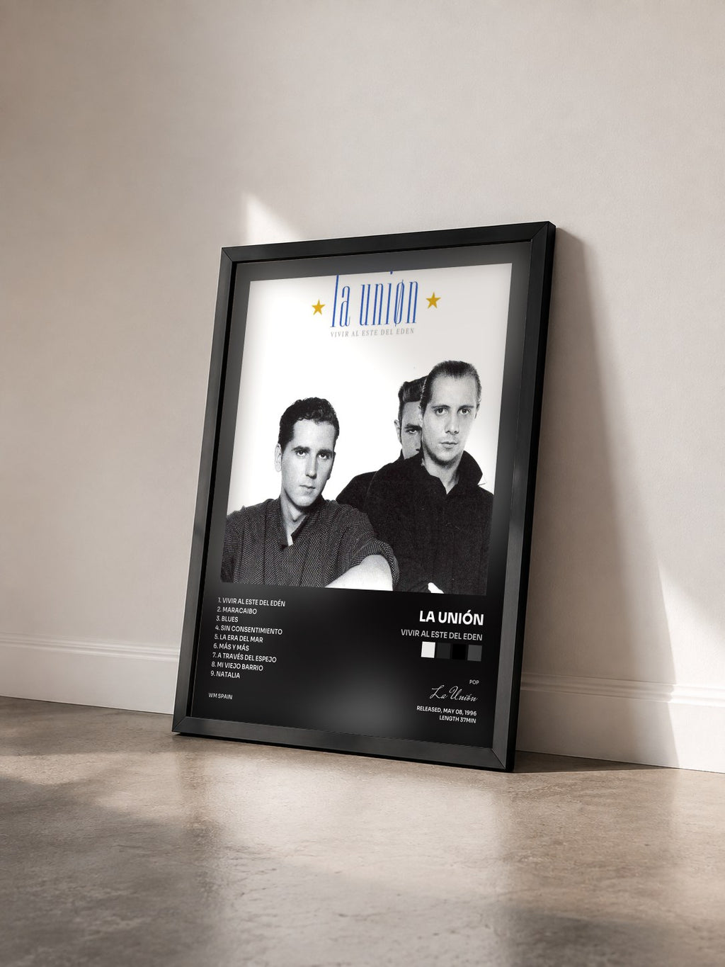 #noir Tableau de l'album Vivir Al Este Del Eden de La Unión vu de trois quarts, cadre noir