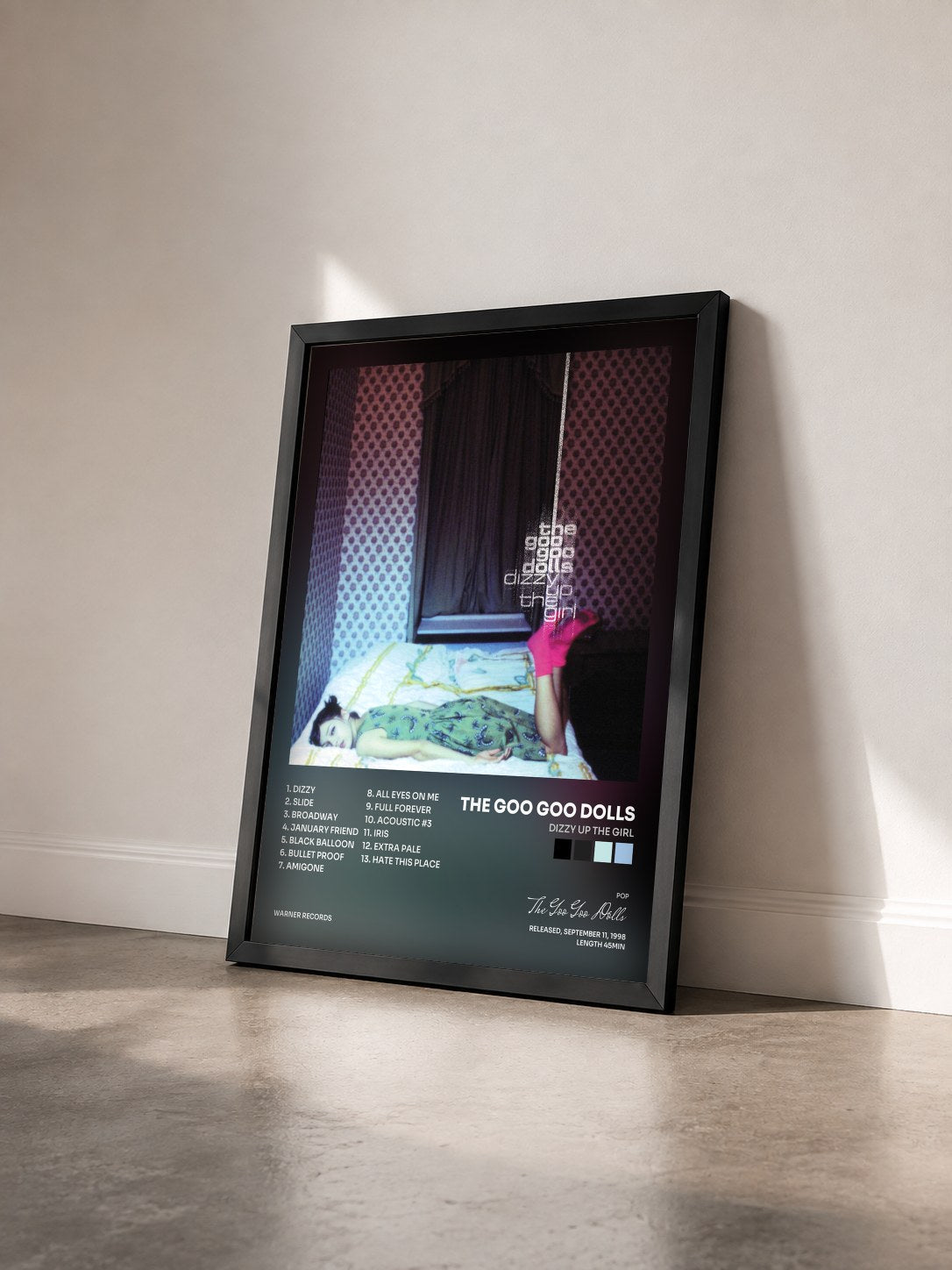 #noir Tableau de l'album Dizzy up the Girl de The Goo Goo Dolls vu de trois quarts, cadre noir