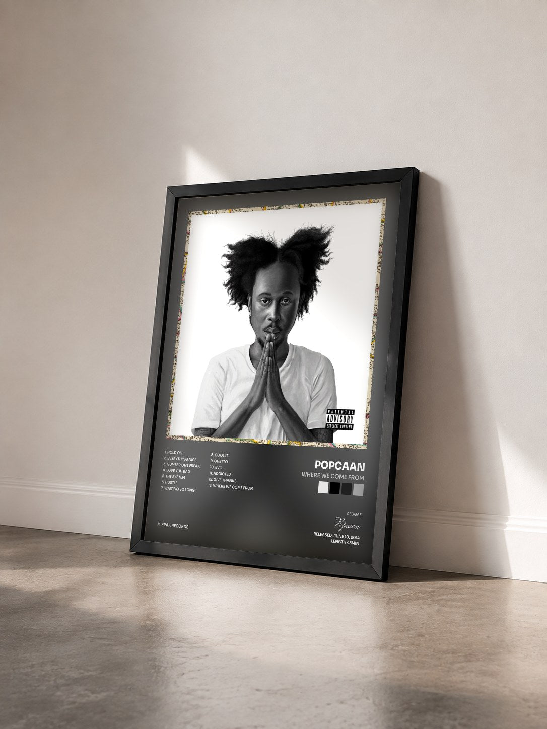 #noir Tableau de l'album Where We Come From de Popcaan vu de trois quarts, cadre noir