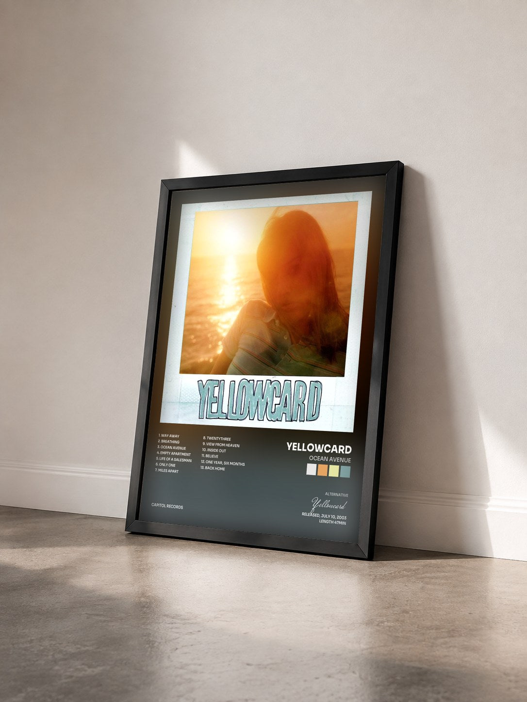 #noir Tableau de l'album Ocean Avenue de Yellowcard vu de trois quarts, cadre noir