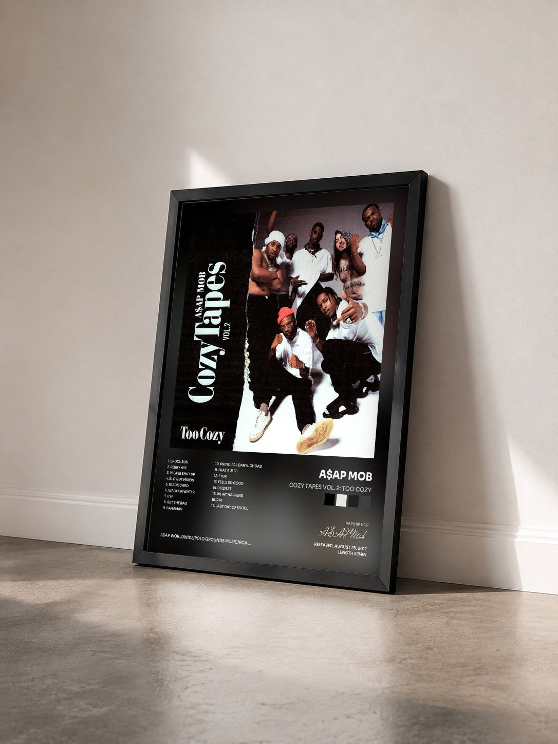 #noir Tableau de l'album Cozy Tapes Vol. 2: Too Cozy de A$AP Mob vu de trois quarts, cadre noir