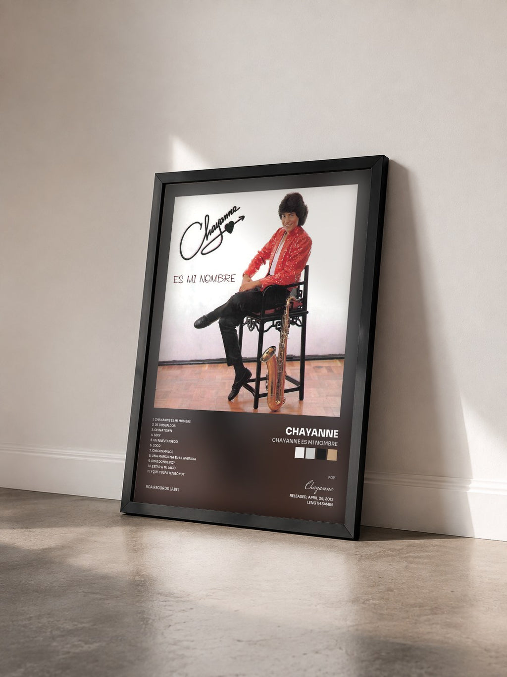 #noir Tableau de l'album Chayanne Es Mi Nombre de Chayanne vu de trois quarts, cadre noir