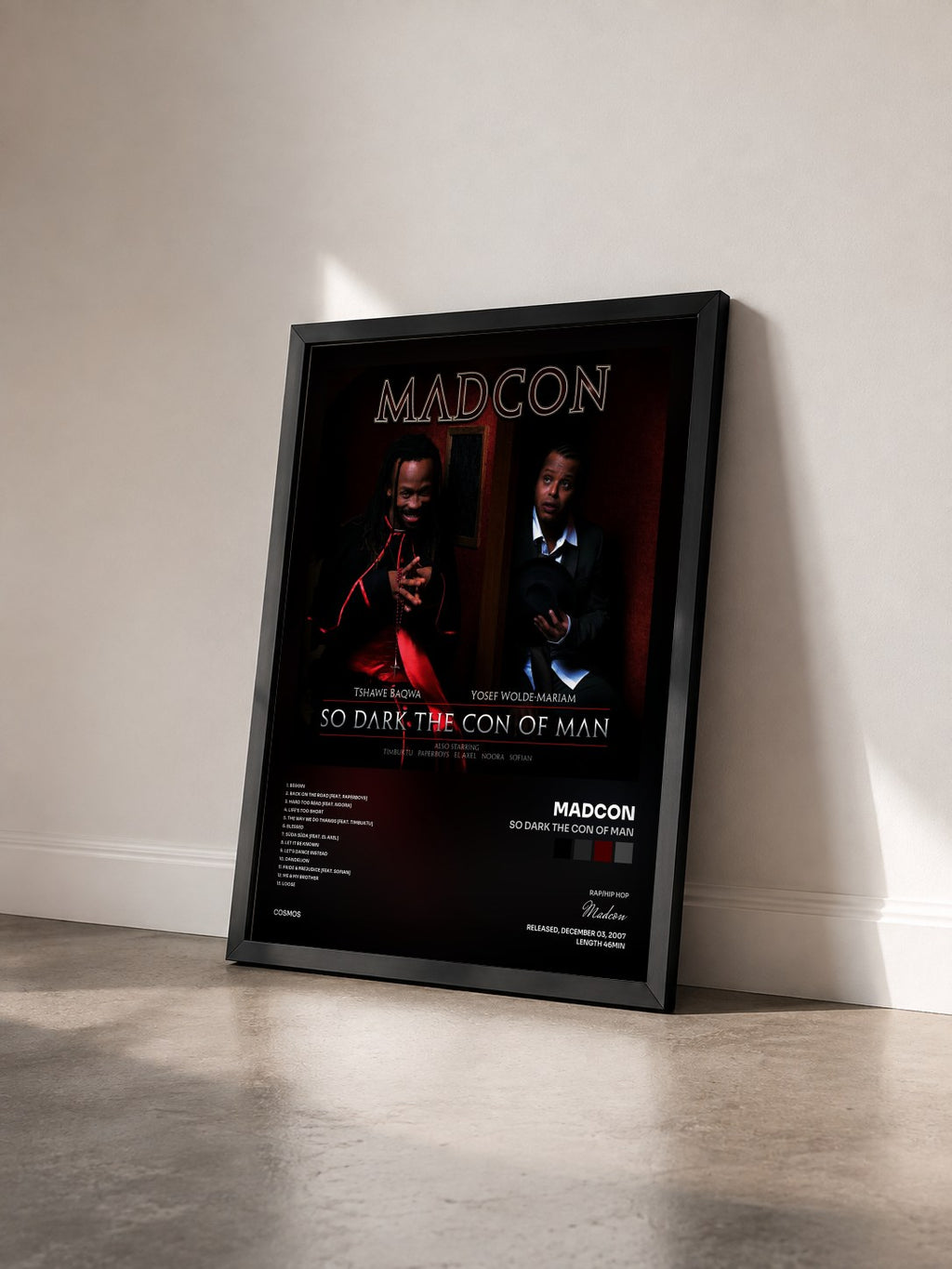 #noir Tableau de l'album So Dark The Con Of Man de Madcon vu de trois quarts, cadre noir