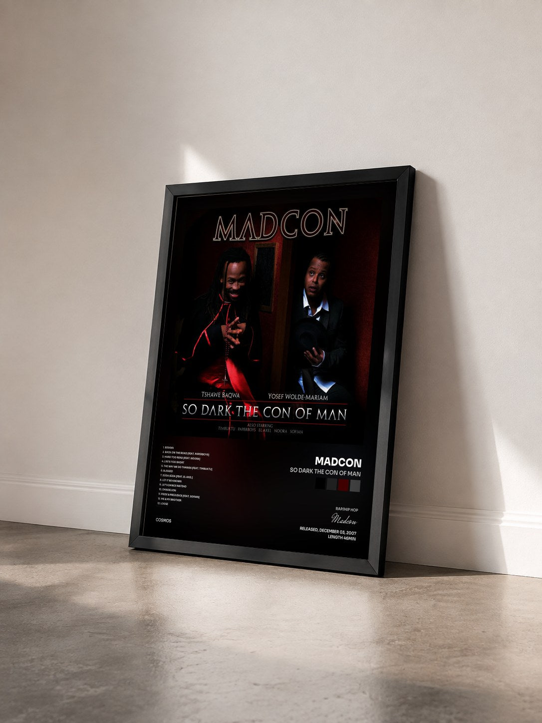 #noir Tableau de l'album So Dark The Con Of Man de Madcon vu de trois quarts, cadre noir
