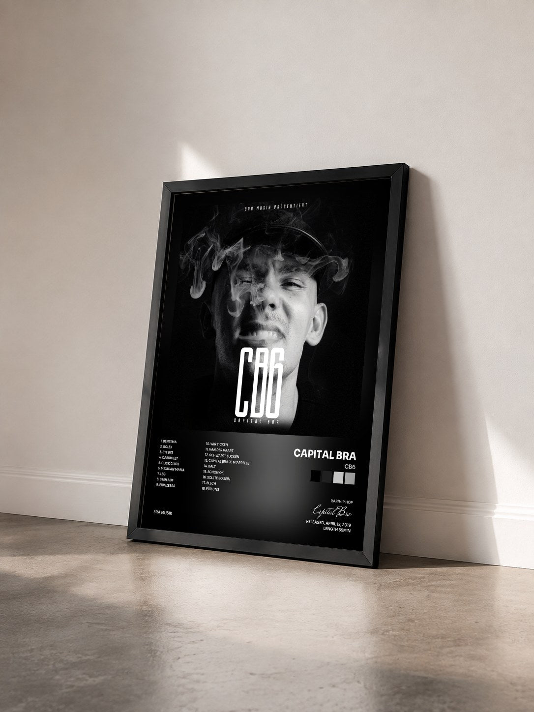 #noir Tableau de l'album CB6 de Capital Bra vu de trois quarts, cadre noir