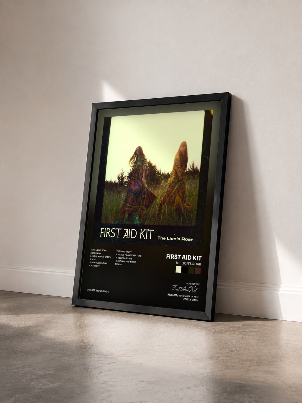 #noir Tableau de l'album The Lion's Roar de First Aid Kit vu de trois quarts, cadre noir