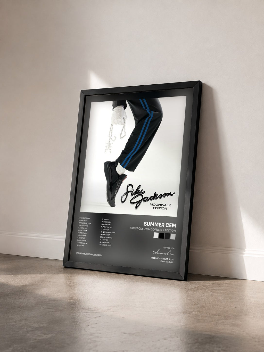 #noir Tableau de l'album SIKI JACKSON MOONWALK EDITION de Summer Cem vu de trois quarts, cadre noir