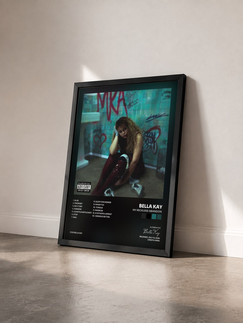 #noir Tableau de l'album My Reckless Abandon de Bella Kay vu de trois quarts, cadre noir