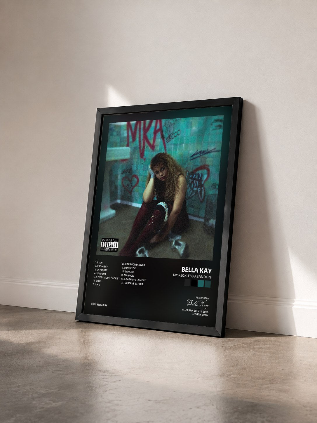 #noir Tableau de l'album My Reckless Abandon de Bella Kay vu de trois quarts, cadre noir