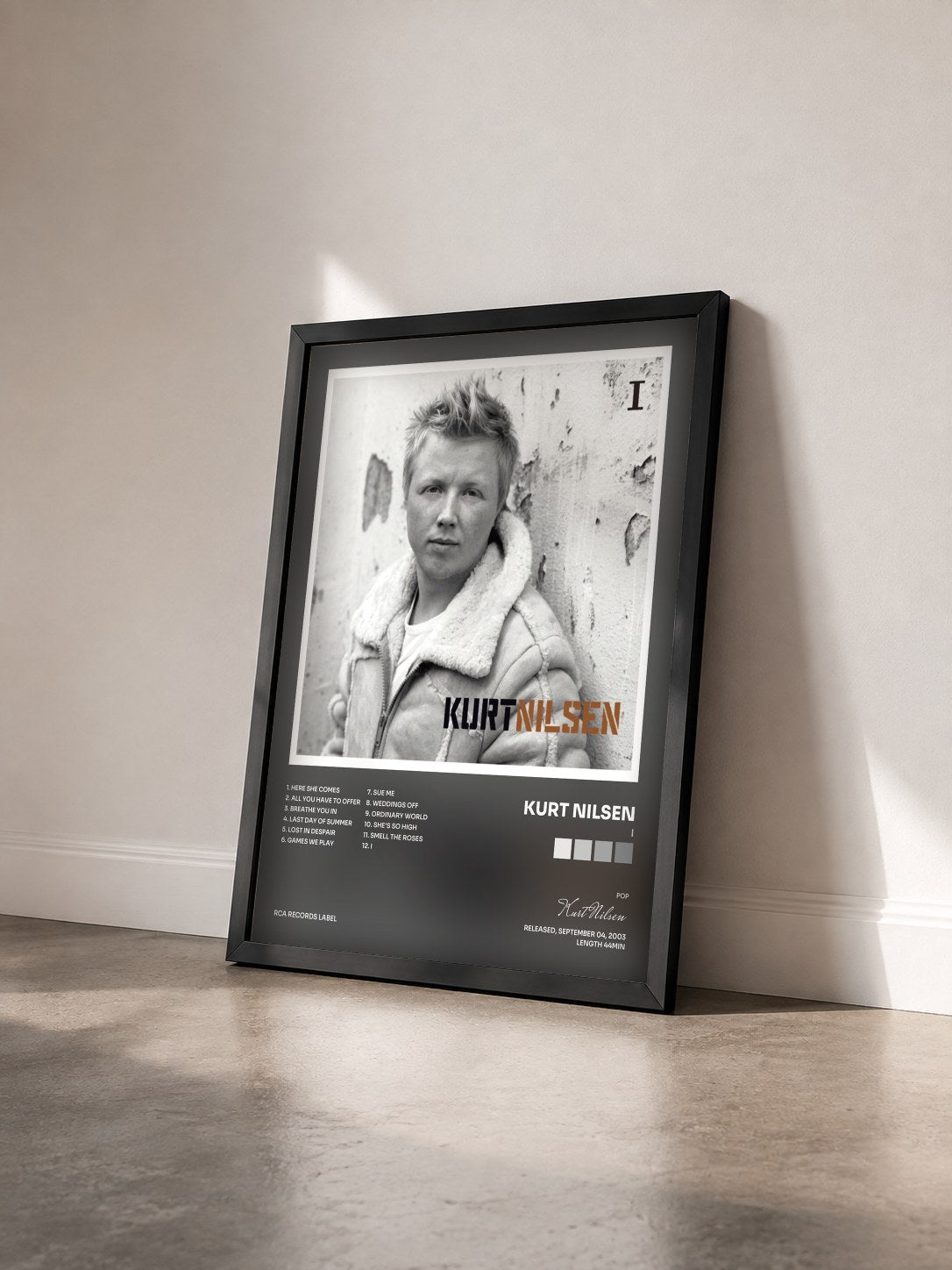 #noir Tableau de l'album I de Kurt Nilsen vu de trois quarts, cadre noir