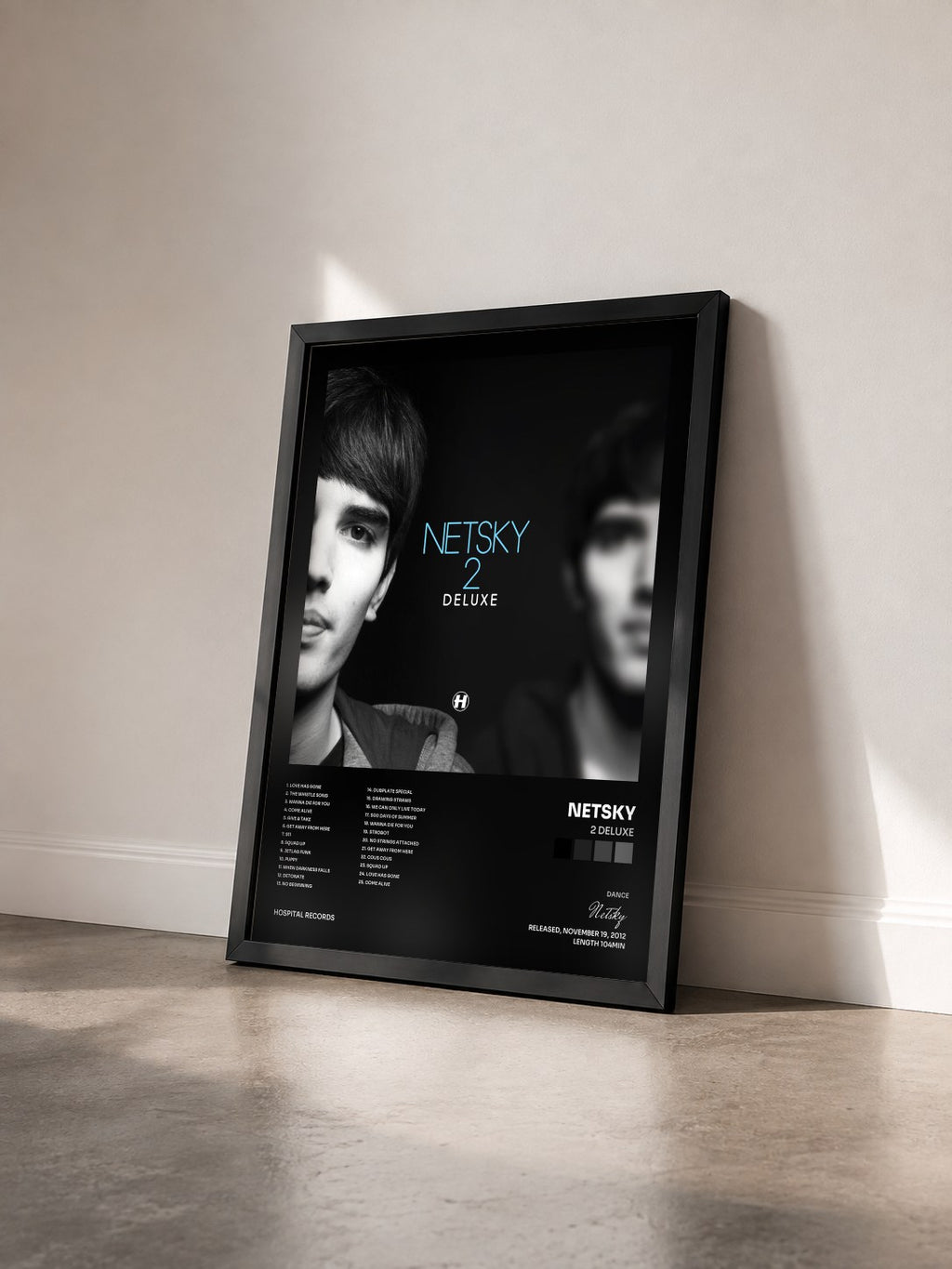 #noir Tableau de l'album 2 Deluxe de Netsky vu de trois quarts, cadre noir