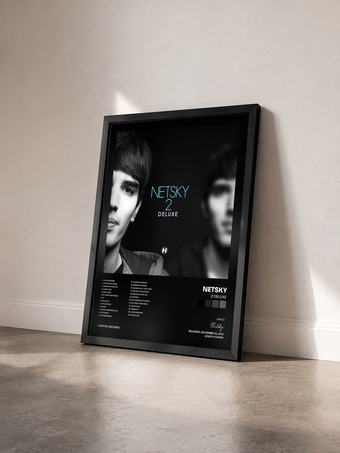 #noir Tableau de l'album 2 Deluxe de Netsky vu de trois quarts, cadre noir