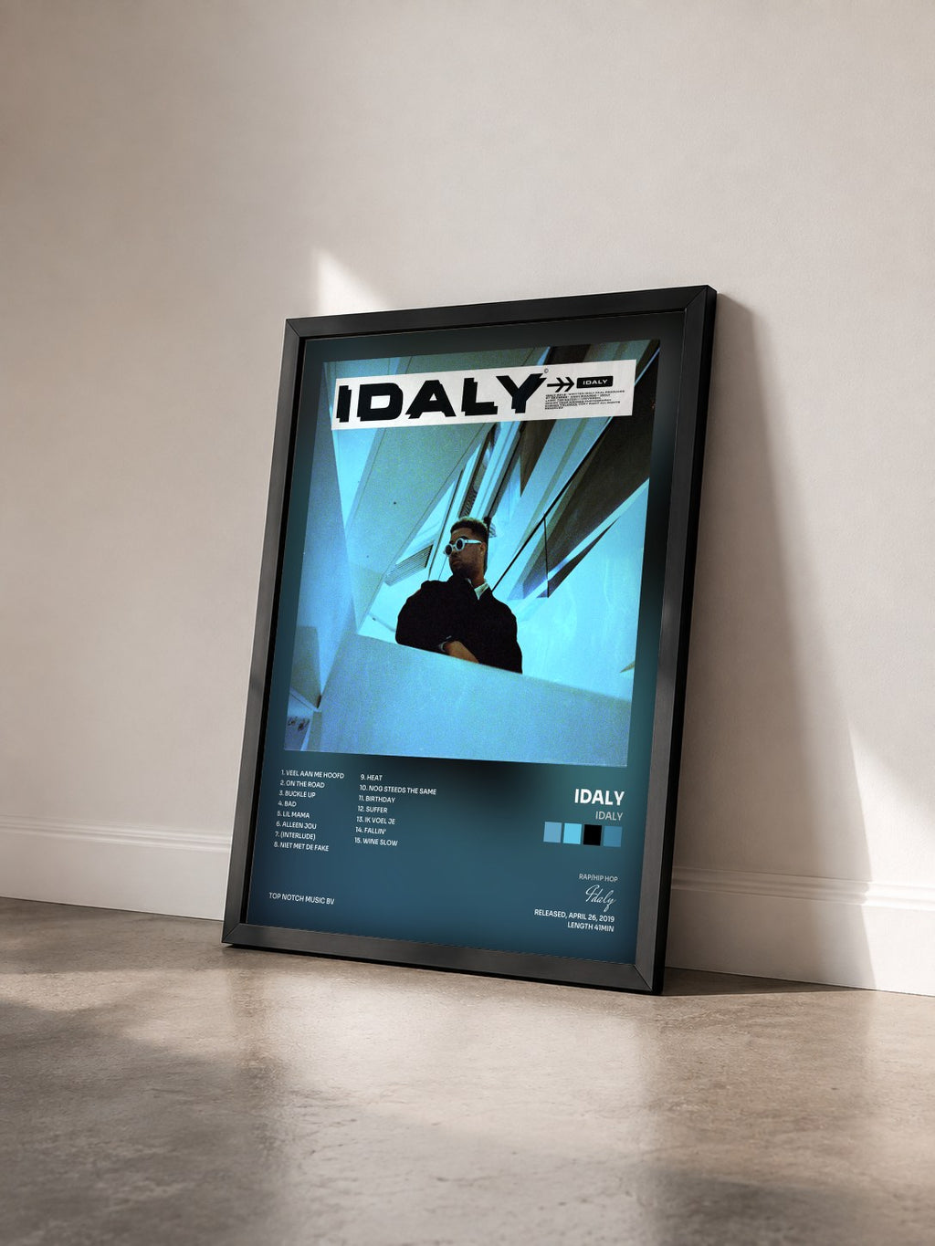 #noir Tableau de l'album IDALY de Idaly vu de trois quarts, cadre noir