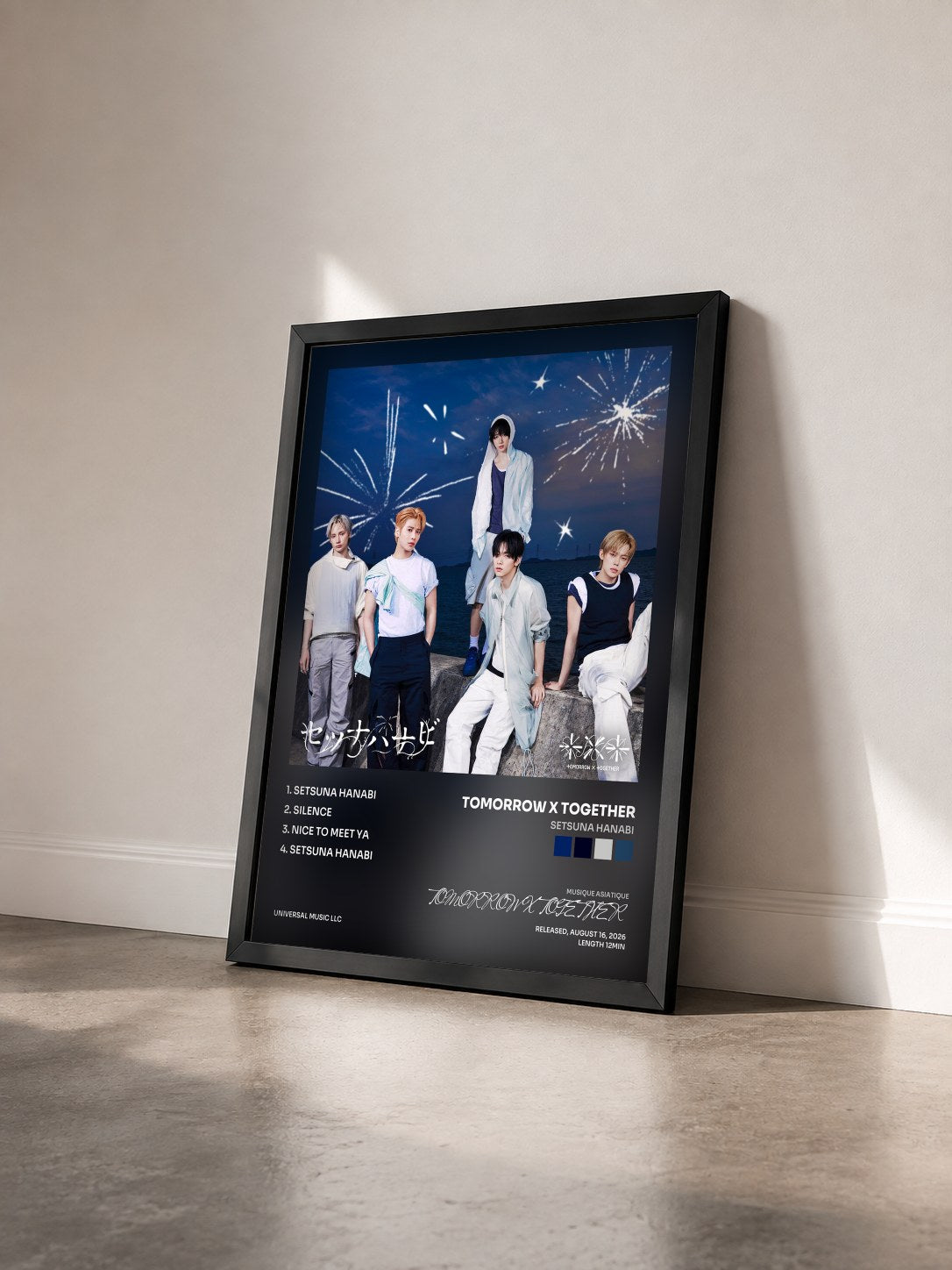 #noir Tableau de l'album Setsuna Hanabi de TOMORROW X TOGETHER vu de trois quarts, cadre noir