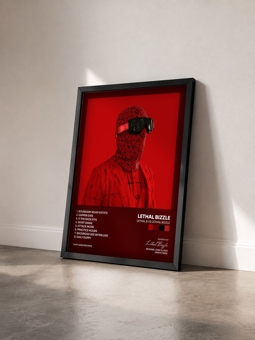 #noir Tableau de l'album Lethal B vs Lethal Bizzle de Lethal Bizzle vu de trois quarts, cadre noir