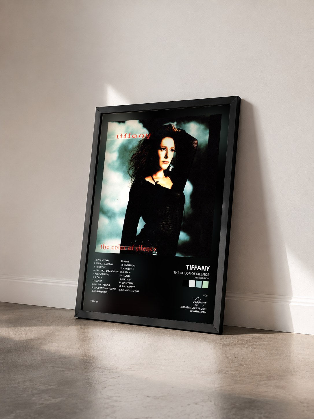 #noir Tableau de l'album The Color of Silence (Deluxe Edition) de Tiffany vu de trois quarts, cadre noir