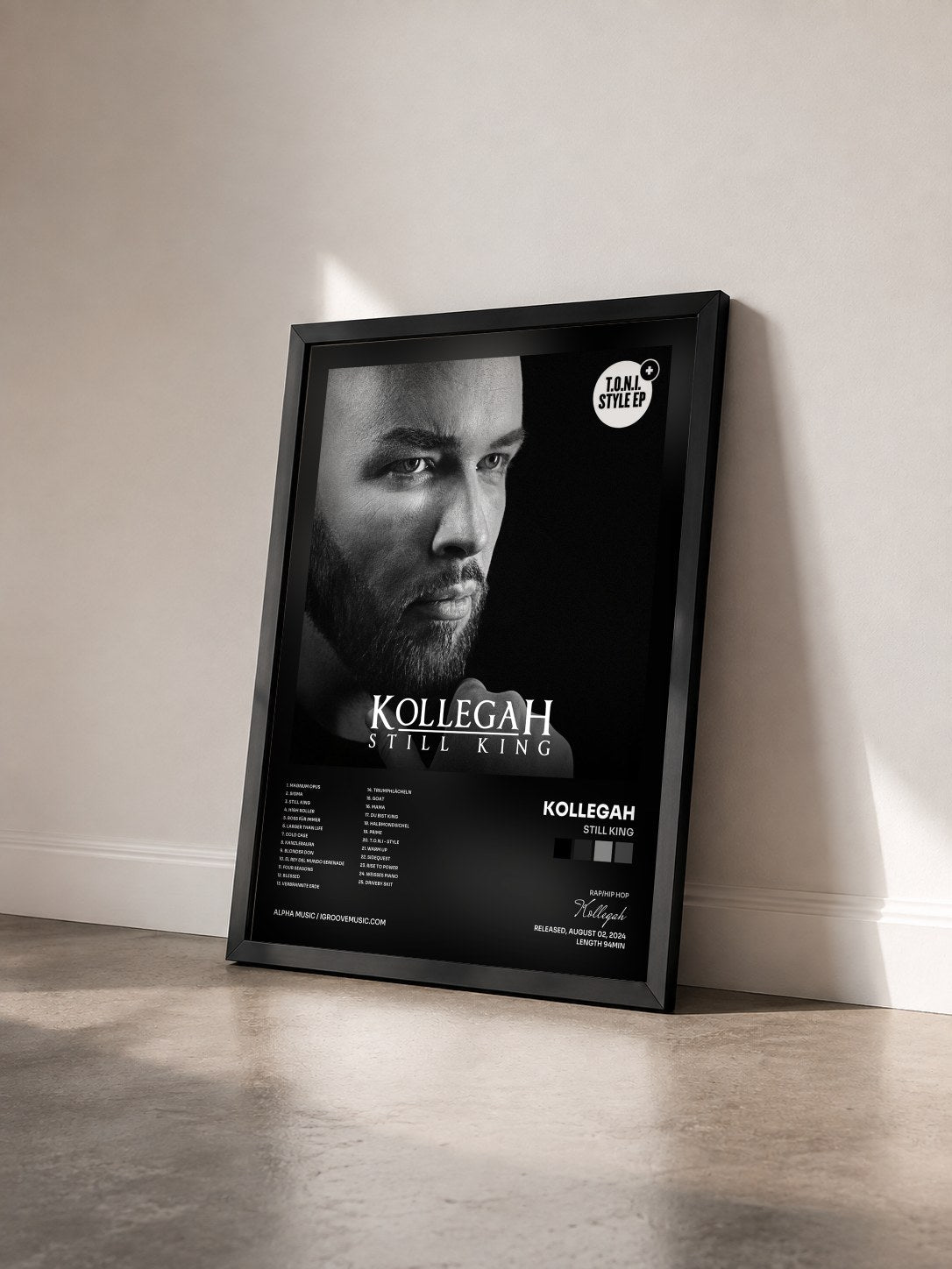 #noir Tableau de l'album Still King de Kollegah vu de trois quarts, cadre noir