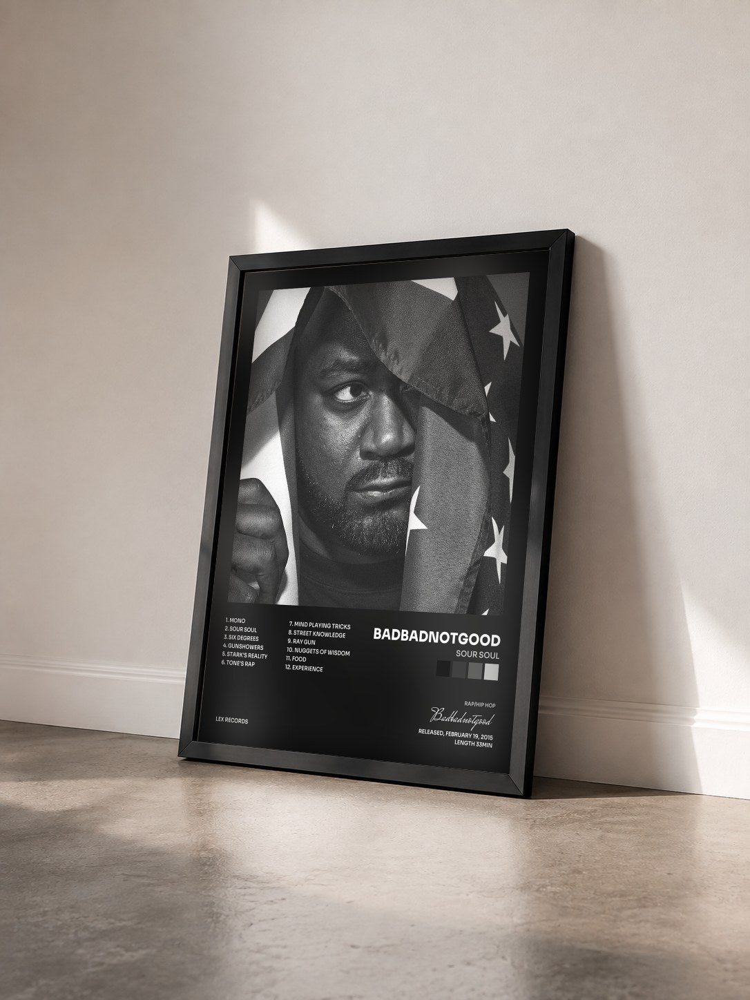 #noir Tableau de l'album Sour Soul de Badbadnotgood vu de trois quarts, cadre noir
