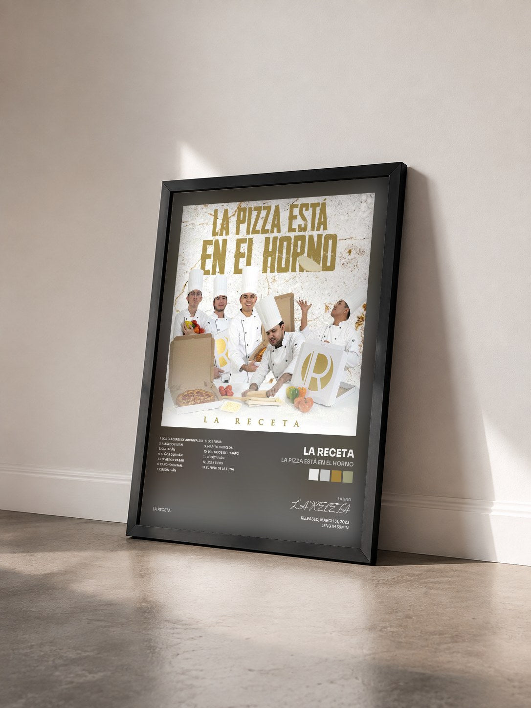 #noir Tableau de l'album La Pizza Está En El Horno de LA RECETA vu de trois quarts, cadre noir
