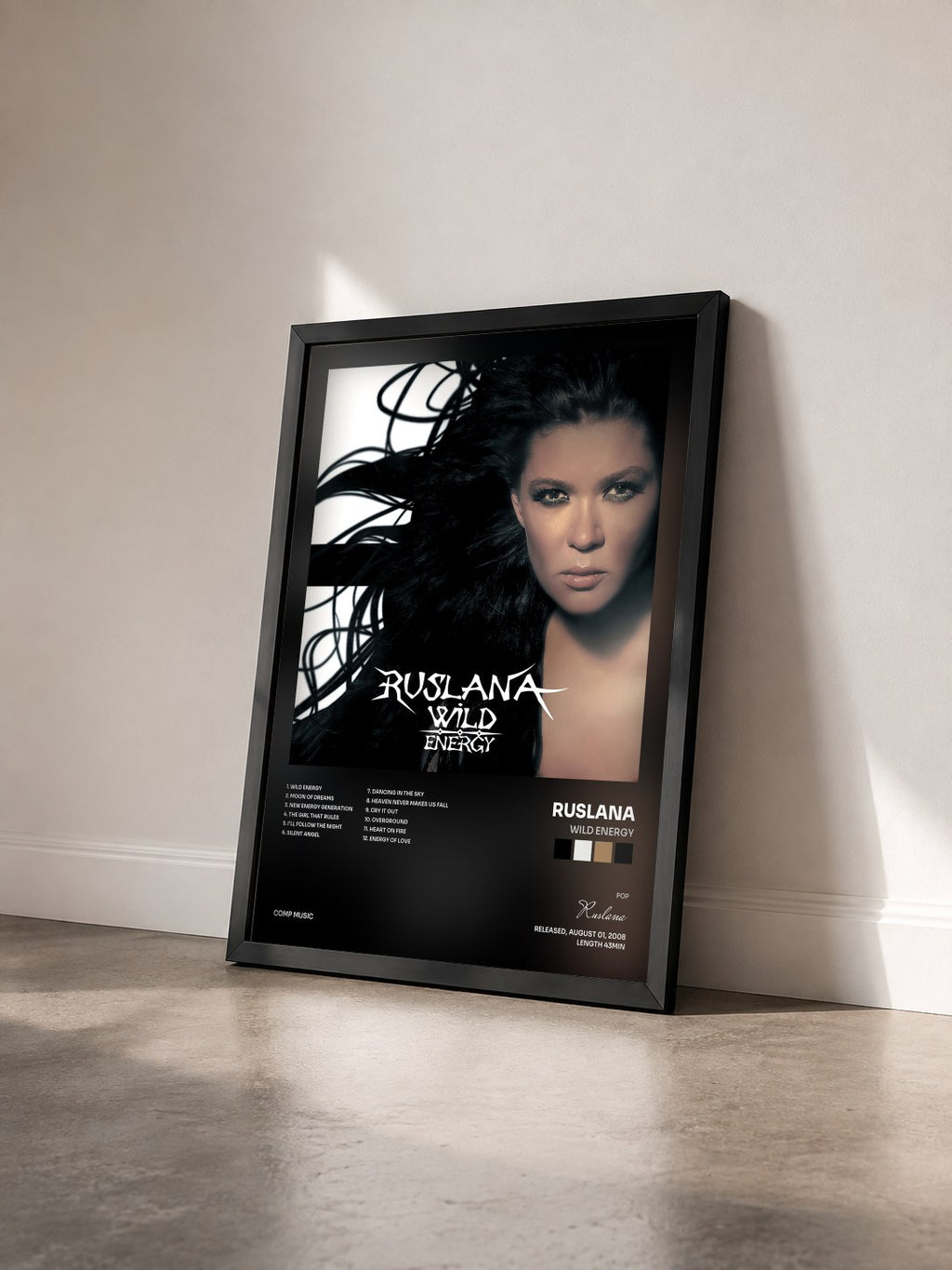 #noir Tableau de l'album Wild Energy de Ruslana vu de trois quarts, cadre noir