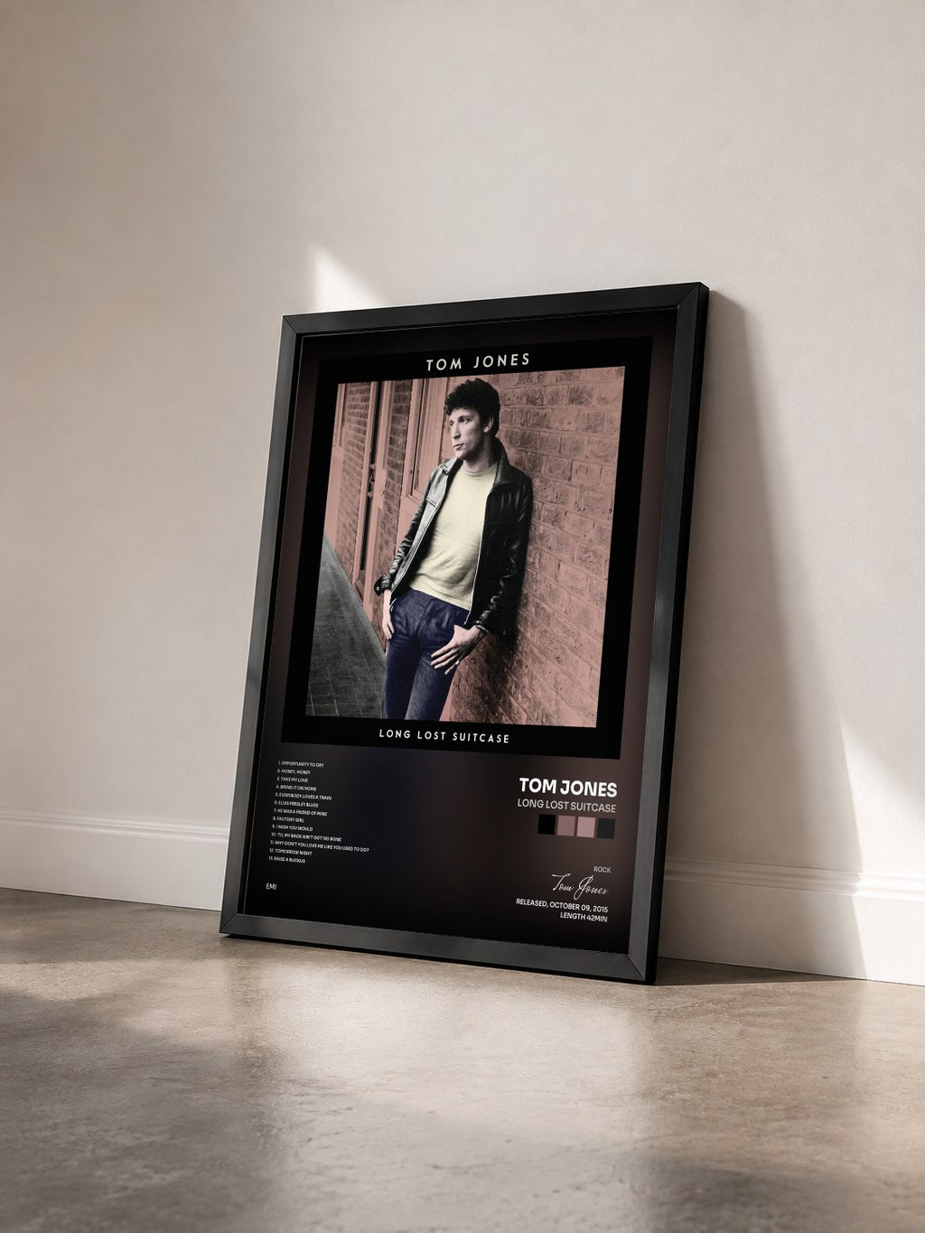 #noir Tableau de l'album Long Lost Suitcase de Tom Jones vu de trois quarts, cadre noir