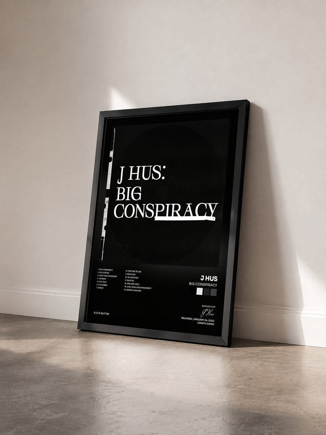 #noir Tableau de l'album Big Conspiracy de J Hus vu de trois quarts, cadre noir
