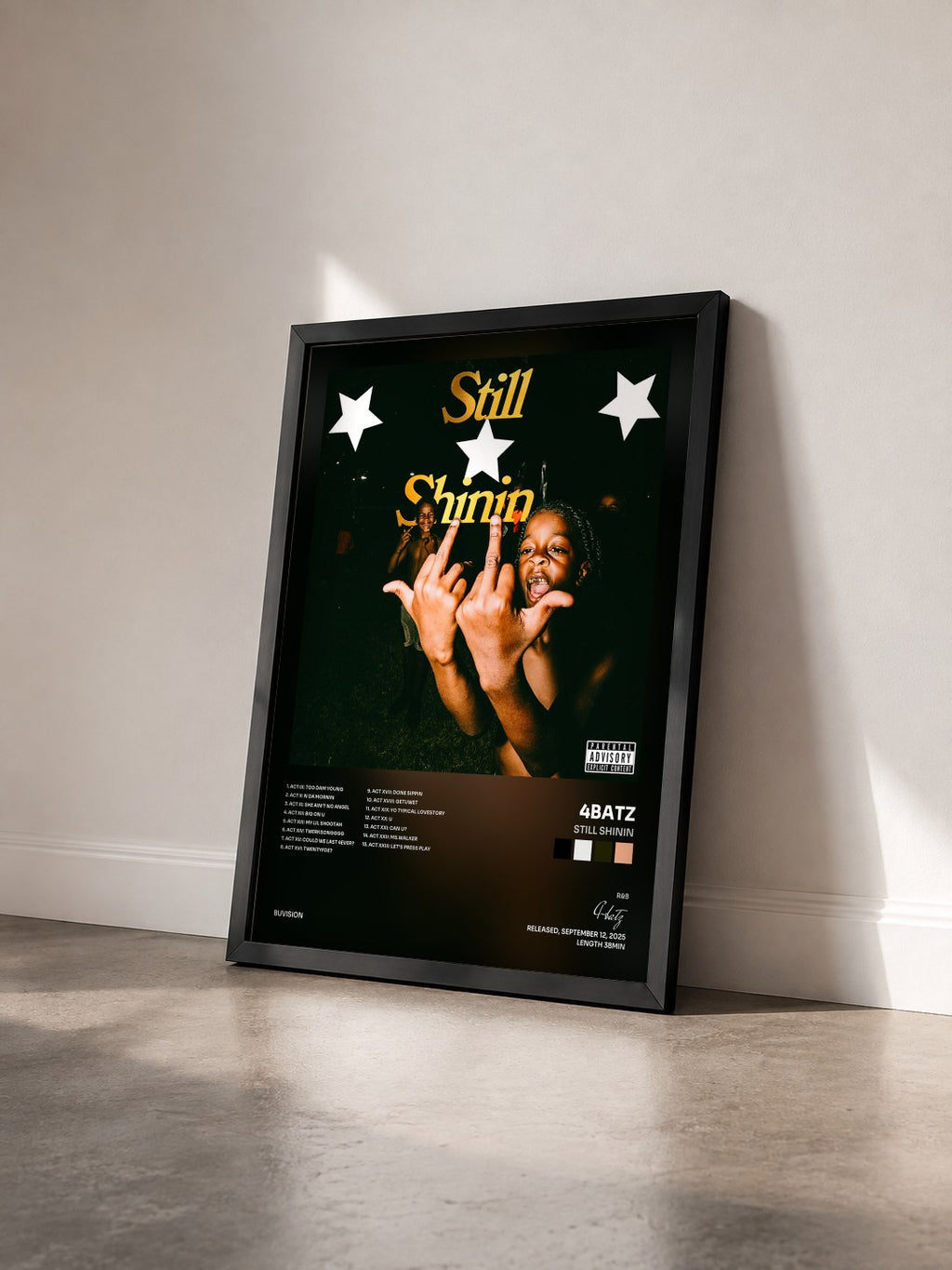 #noir Tableau de l'album Still Shinin de 4batz vu de trois quarts, cadre noir