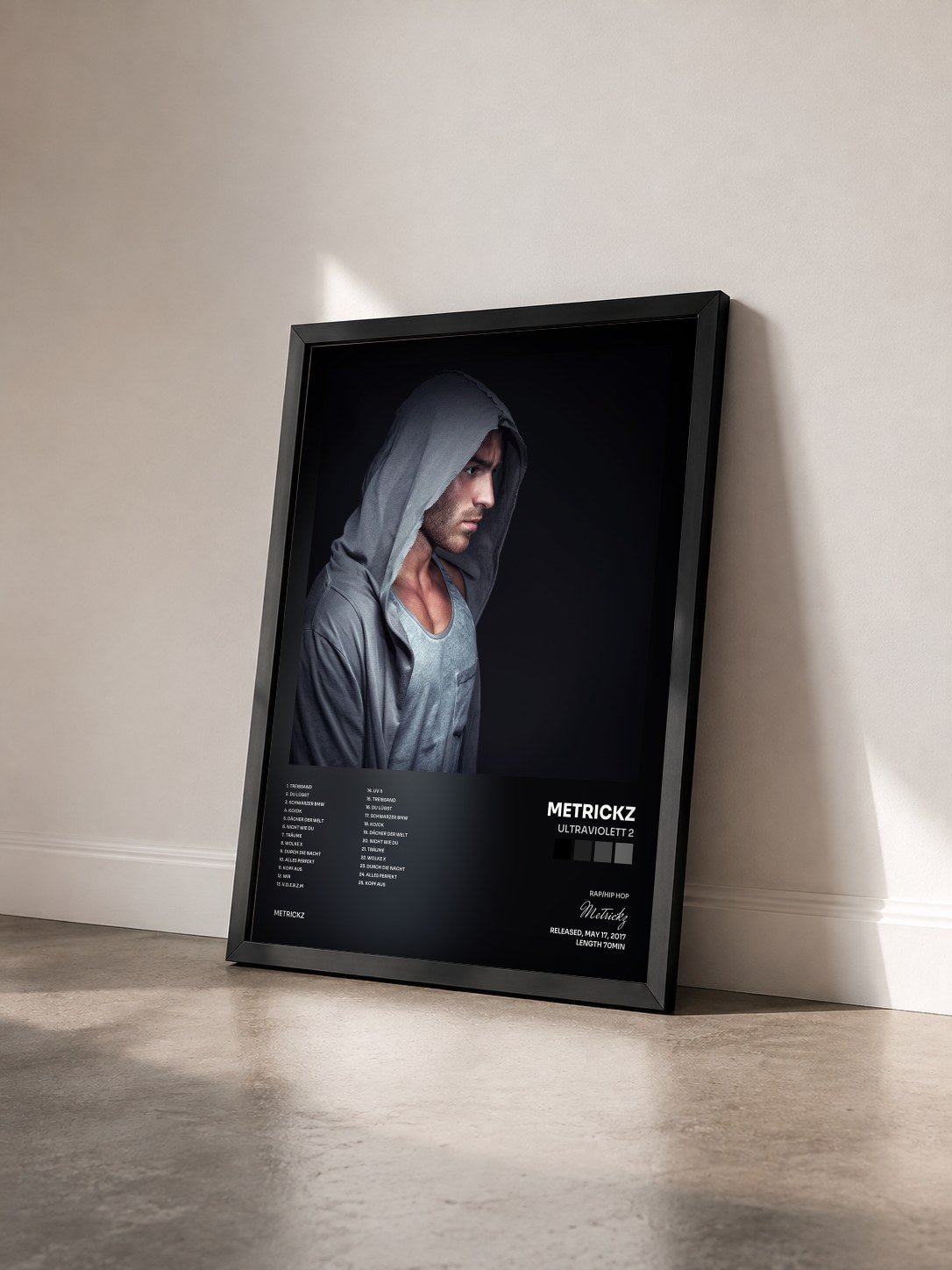 #noir Tableau de l'album Ultraviolett 2 de Metrickz vu de trois quarts, cadre noir
