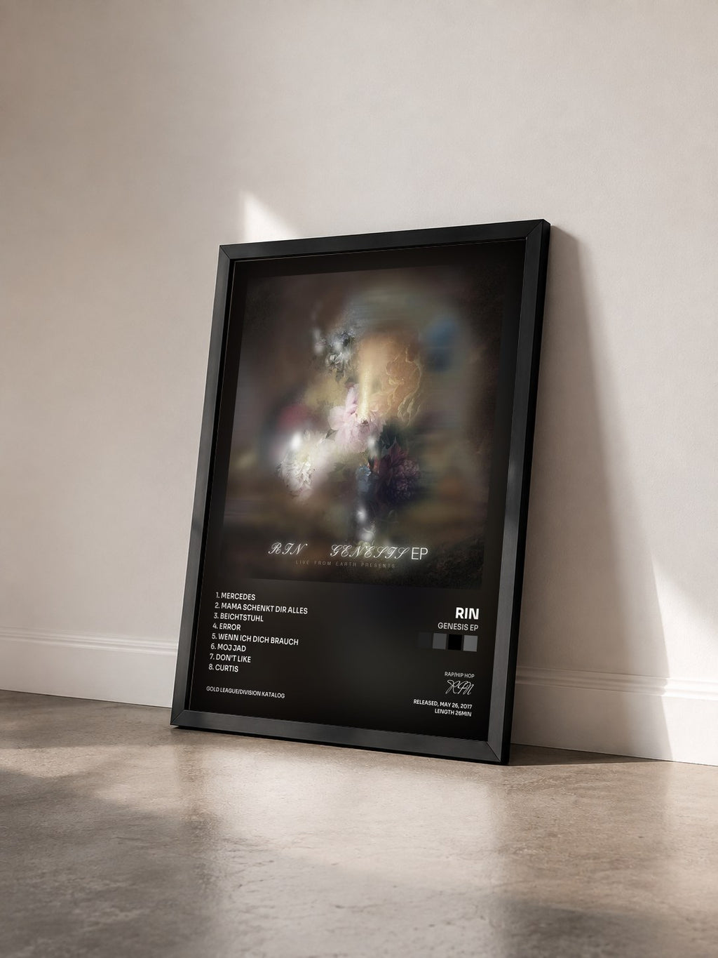 #noir Tableau de l'album Genesis EP de RIN vu de trois quarts, cadre noir