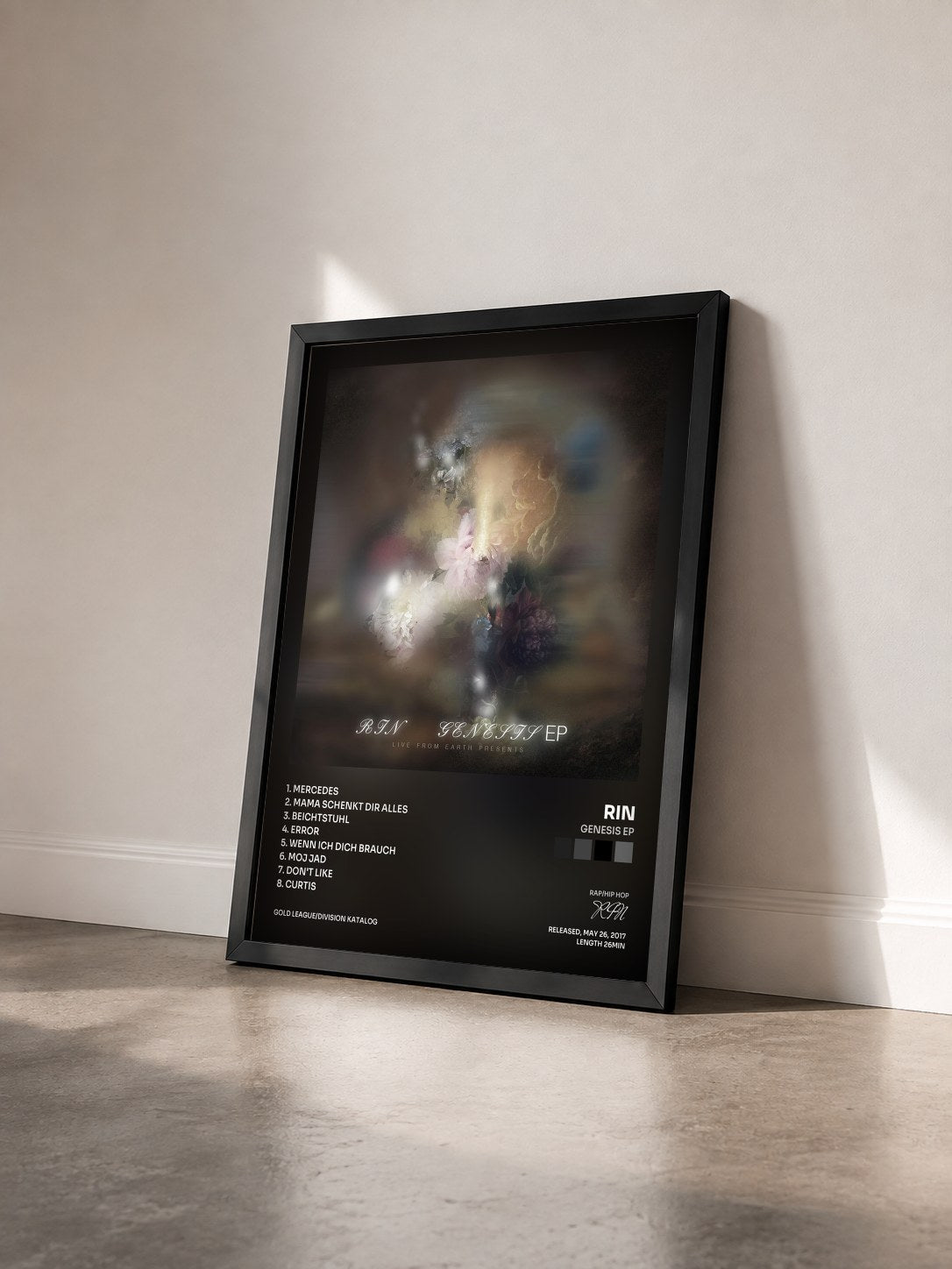 #noir Tableau de l'album Genesis EP de RIN vu de trois quarts, cadre noir