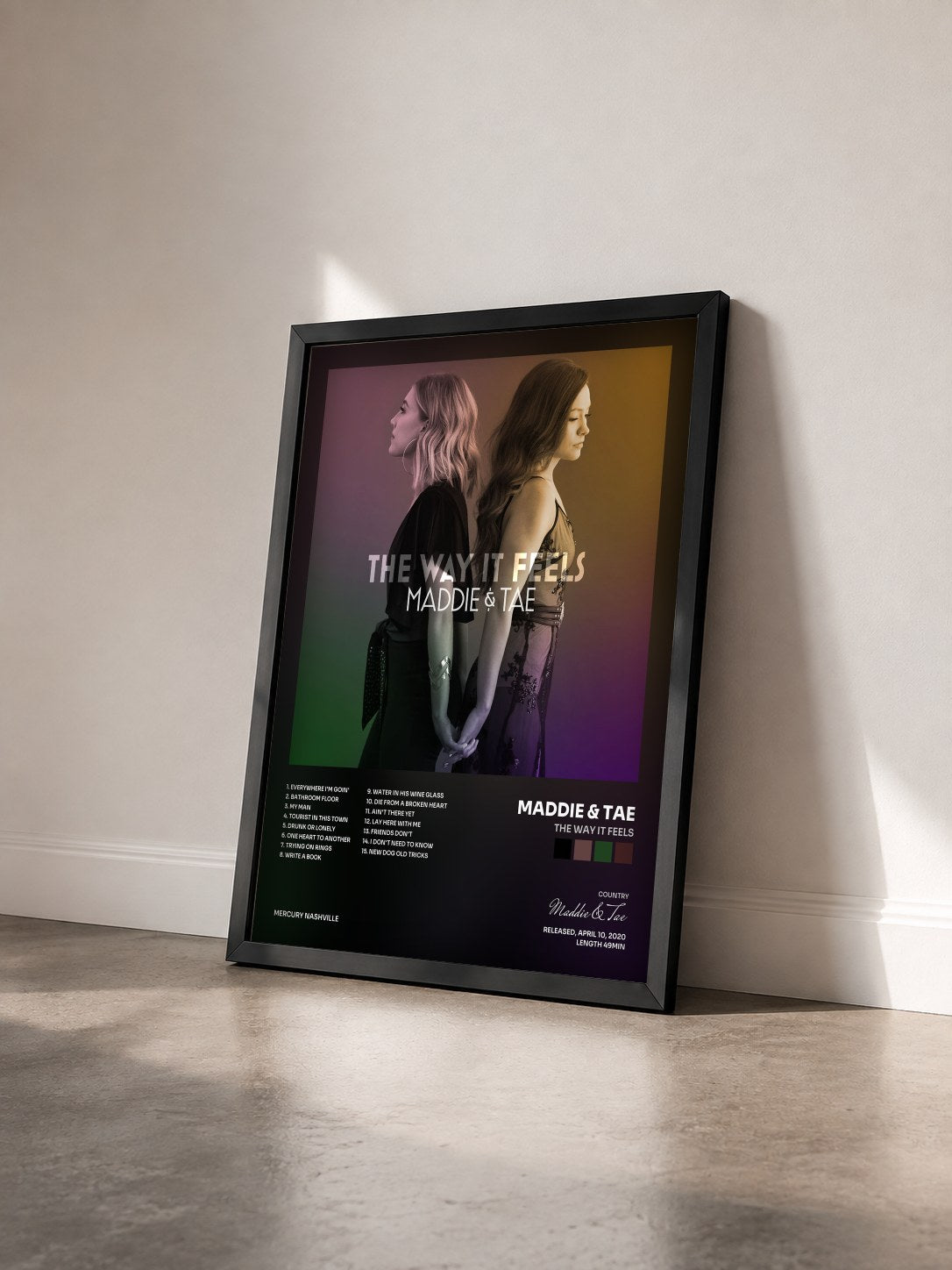 #noir Tableau de l'album The Way It Feels de Maddie & Tae vu de trois quarts, cadre noir