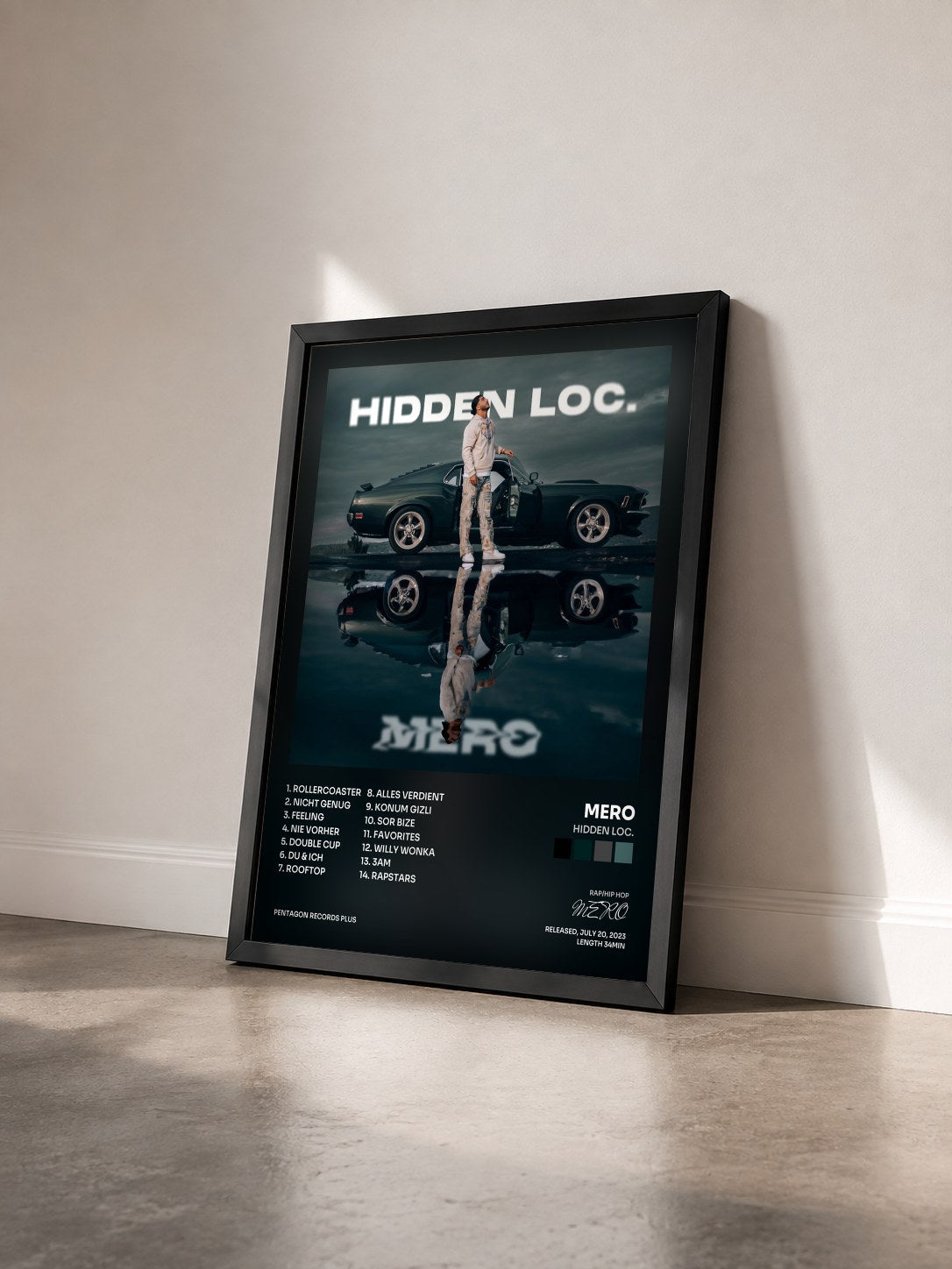 #noir Tableau de l'album Hidden Loc. de MERO vu de trois quarts, cadre noir