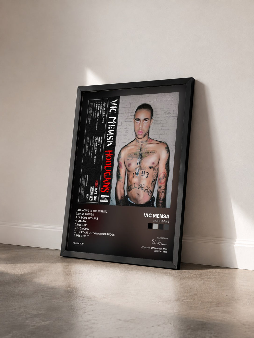 #noir Tableau de l'album HOOLIGANS de Vic Mensa vu de trois quarts, cadre noir