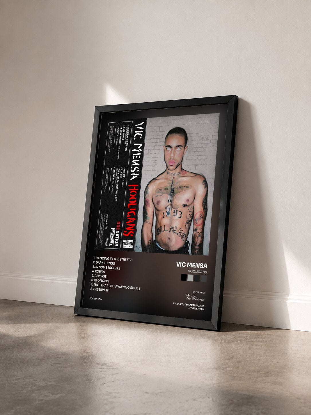 #noir Tableau de l'album HOOLIGANS de Vic Mensa vu de trois quarts, cadre noir