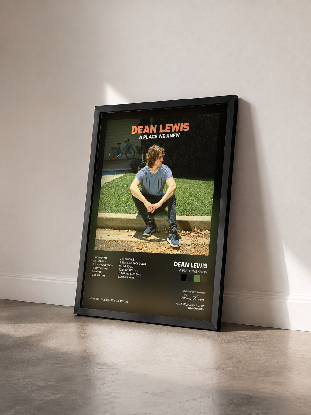 #noir Tableau de l'album A Place We Knew de Dean Lewis vu de trois quarts, cadre noir