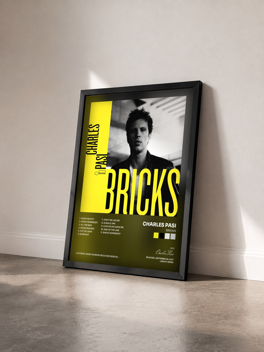 #noir Tableau de l'album Bricks de Charles Pasi vu de trois quarts, cadre noir