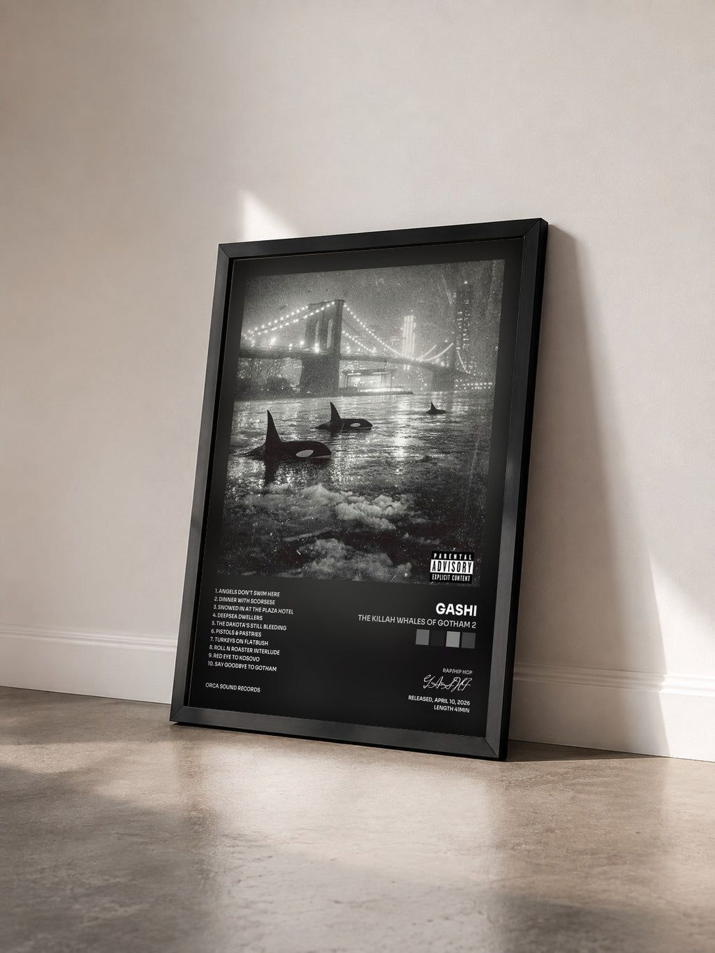 #noir The Killah Whales Of Gotham 2 von GASHI als gerahmter Kunstdruck von schräg gesehen, schwarzer Rahmen