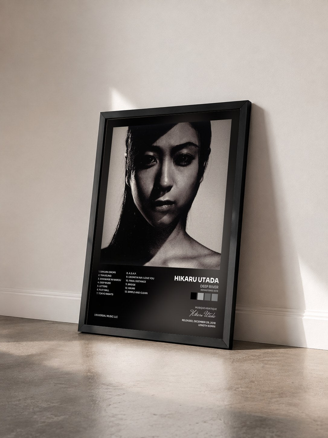 #noir Tableau de l'album Deep River (Remastered 2018) de Hikaru Utada vu de trois quarts, cadre noir