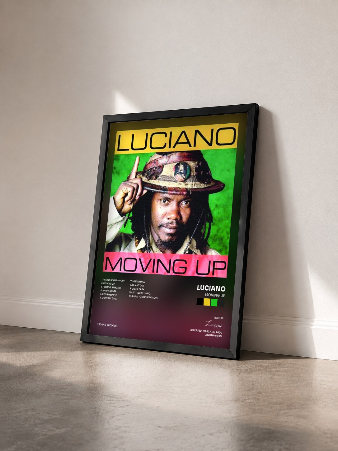 #noir Tableau de l'album Moving Up de Luciano vu de trois quarts, cadre noir