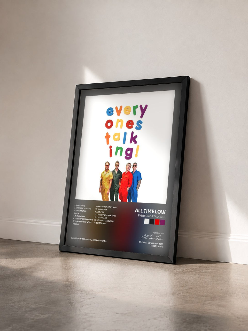 #noir Tableau de l'album Everyone's Talking! de All Time Low vu de trois quarts, cadre noir