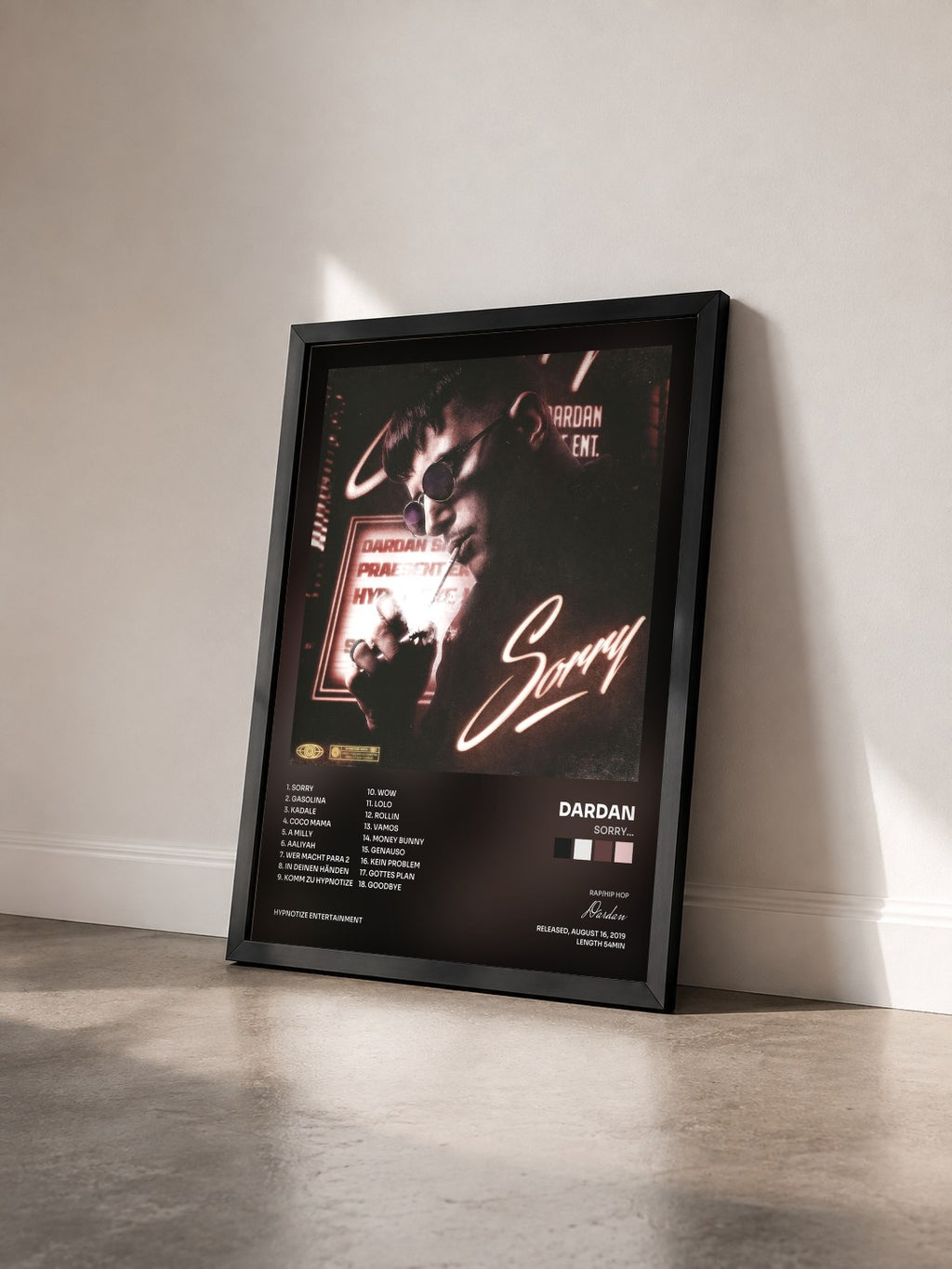 #noir Tableau de l'album SORRY... de Dardan vu de trois quarts, cadre noir